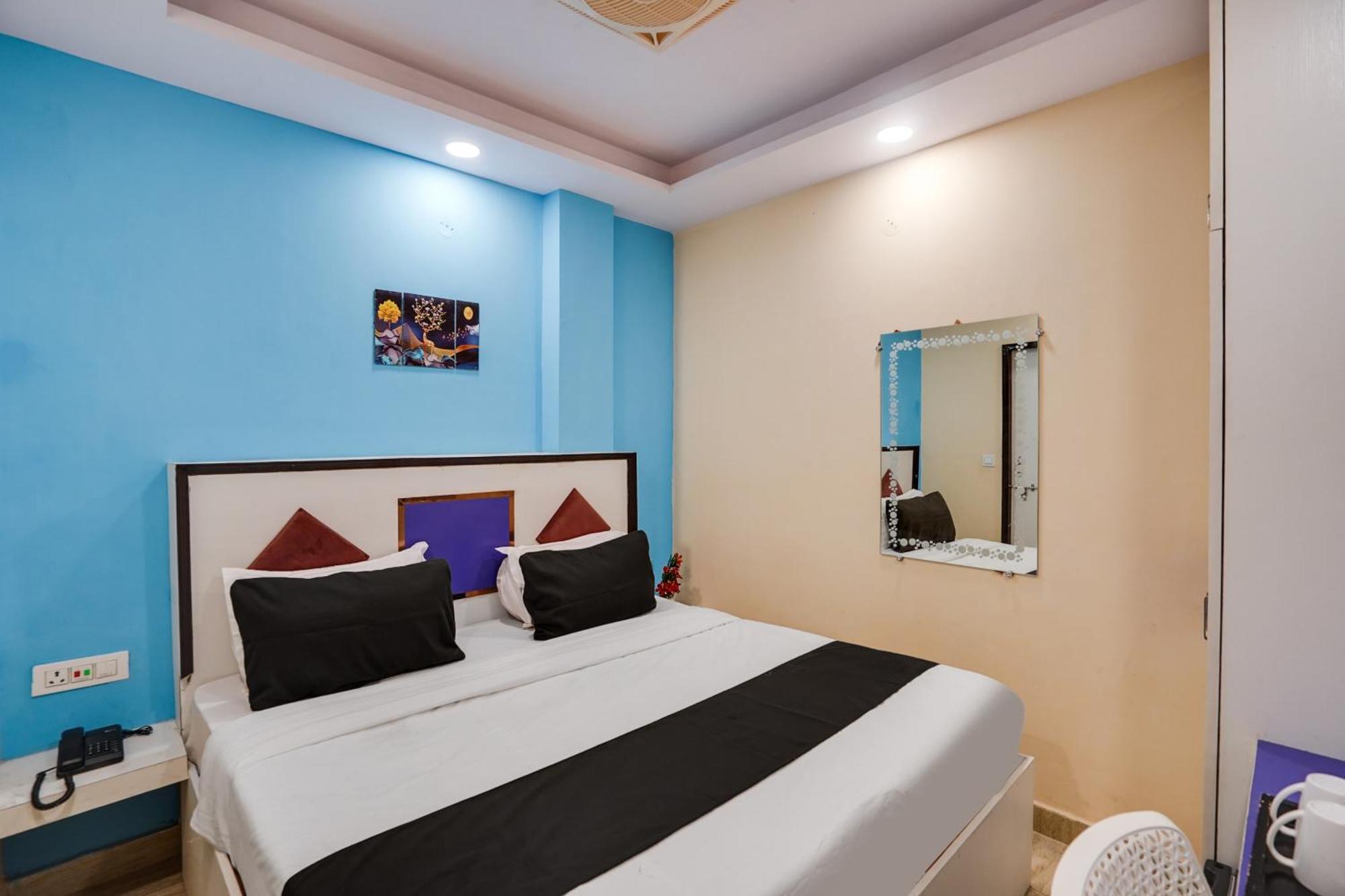 Super Hotel O Hotel Gold Star New Delhi Eksteriør billede