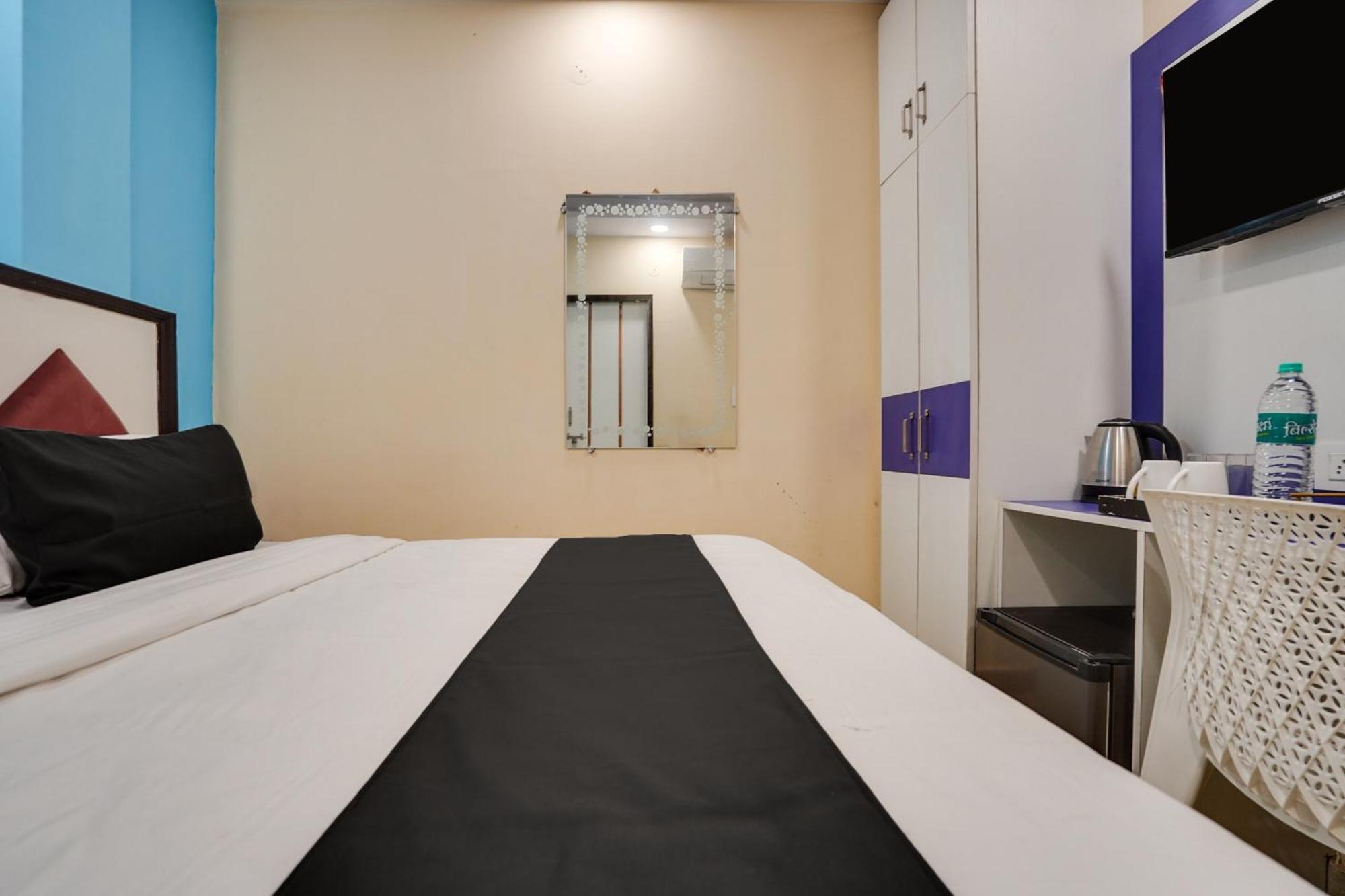 Super Hotel O Hotel Gold Star New Delhi Eksteriør billede