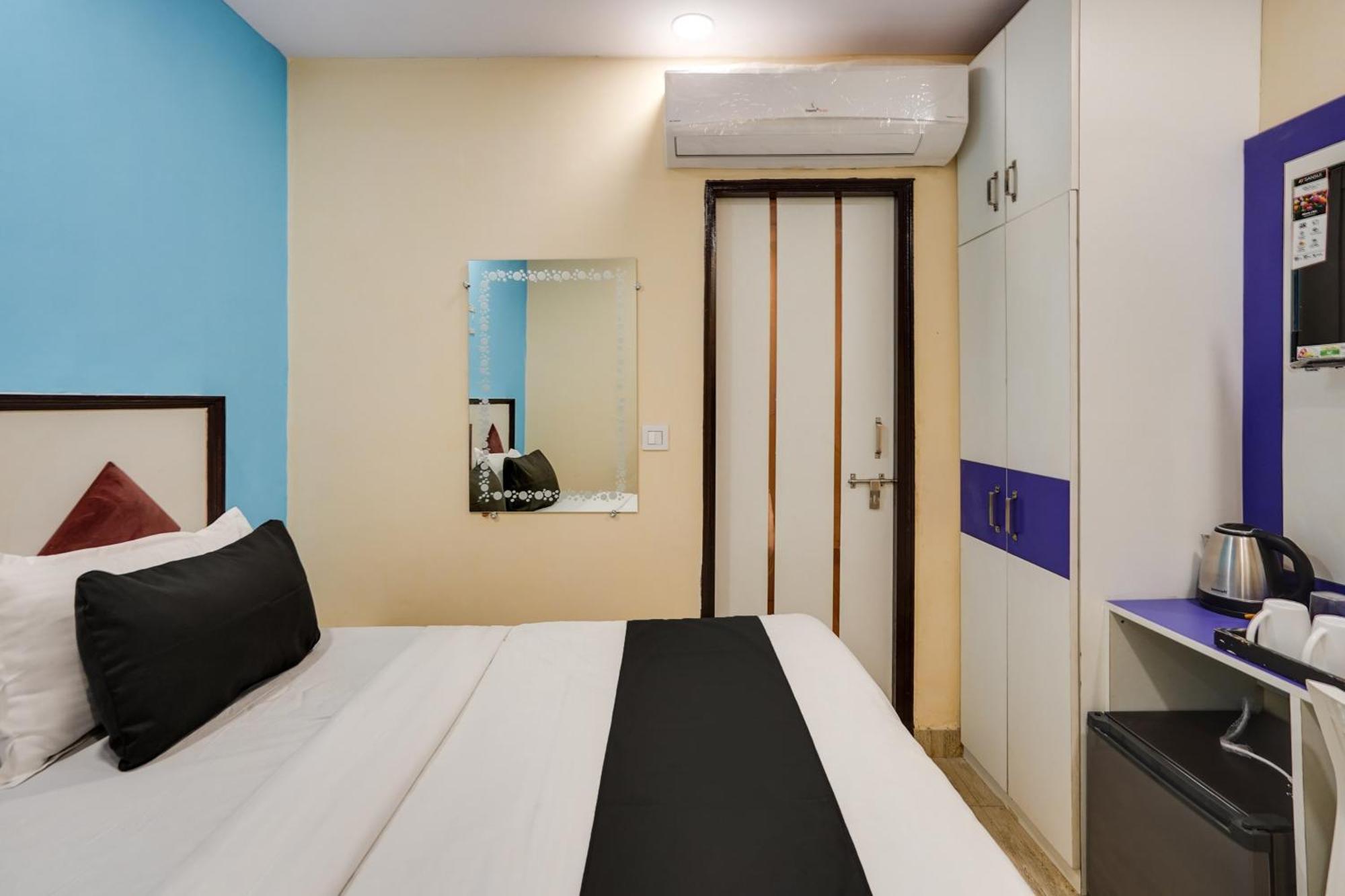 Super Hotel O Hotel Gold Star New Delhi Eksteriør billede
